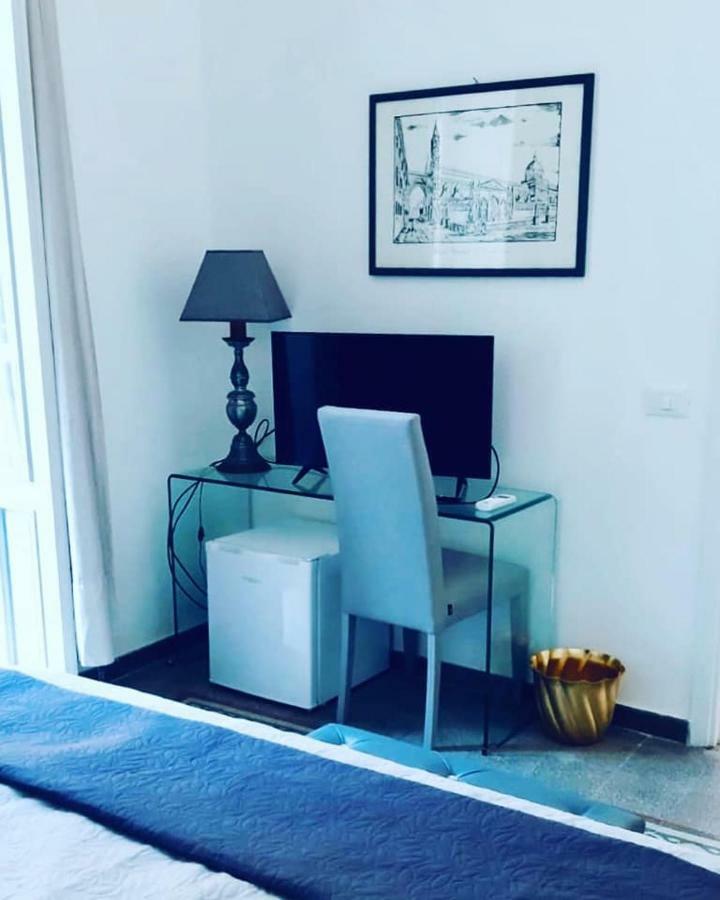 B&B Charme Centre-Ville Artistic & Literary Rooms Palermo Bagian luar foto