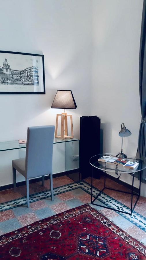 B&B Charme Centre-Ville Artistic & Literary Rooms Palermo Bagian luar foto