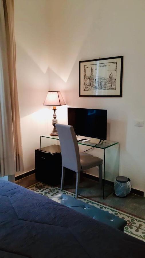 B&B Charme Centre-Ville Artistic & Literary Rooms Palermo Bagian luar foto